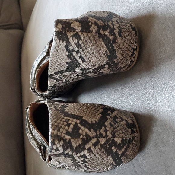 Baretraps Kellye Snake Retile Print Vegan Loafers Slip On Womens Size 9.5 M EUC - Picture 6 of 10